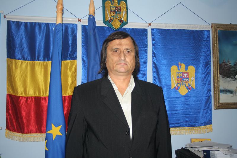 Primarul localităţii Bărbăteşti, Constantin Banacu, nemulţumit de alocarea banilor de către Guvern