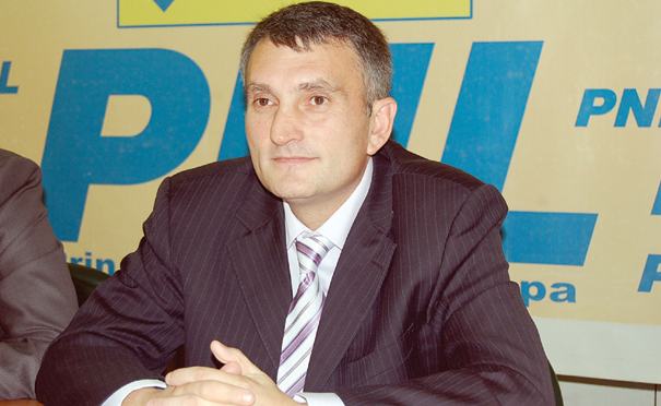 PNL mai pierde un lider important:  Victor Giosan şi-a dat demisia din funcţia de preşedinte al PNL Rm. Vâlcea