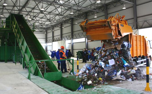 S-au finalizat staţiile de sortare a deşeurilor de la Brezoi şi Râureni