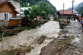 Județul Vâlcea, sub cod roșu de inundații. Gospodării inundate în 12 localități vâlcene