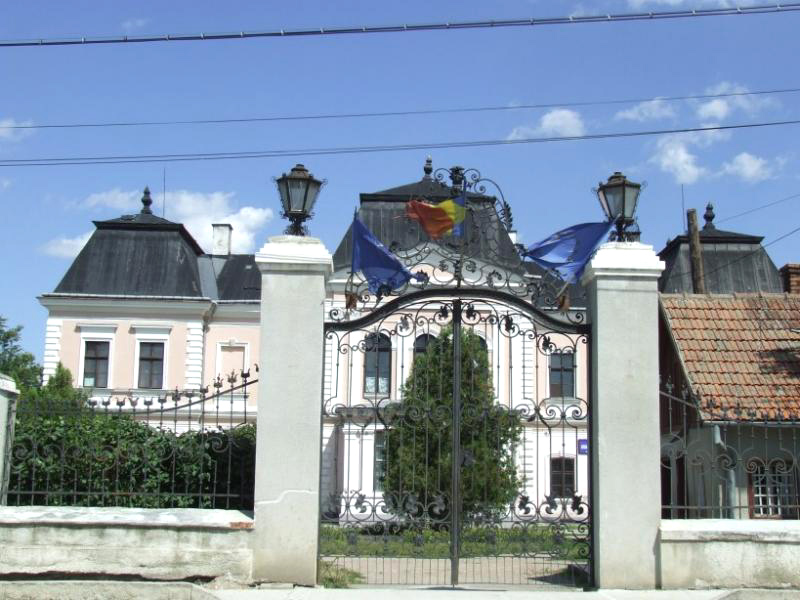 Vizitaţi Castelul Bánffy din Răscruci, reşedinţa de vară a familiei nobiliare