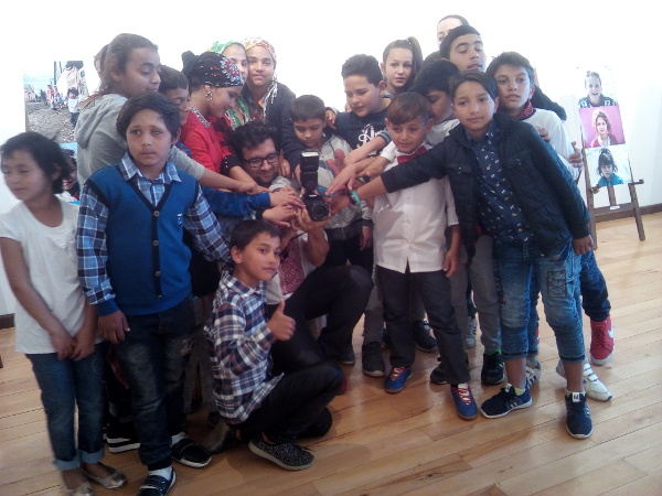 Tineri francezi, aproape de romii vâlceni