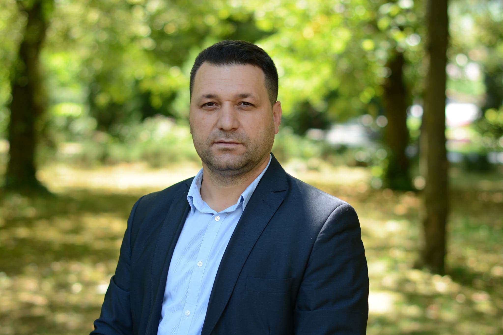 Într-un an şi jumătate, primarul localităţii Goleşti, Adrian Mitrache, şi-a conectat localitatea la conducta de apă