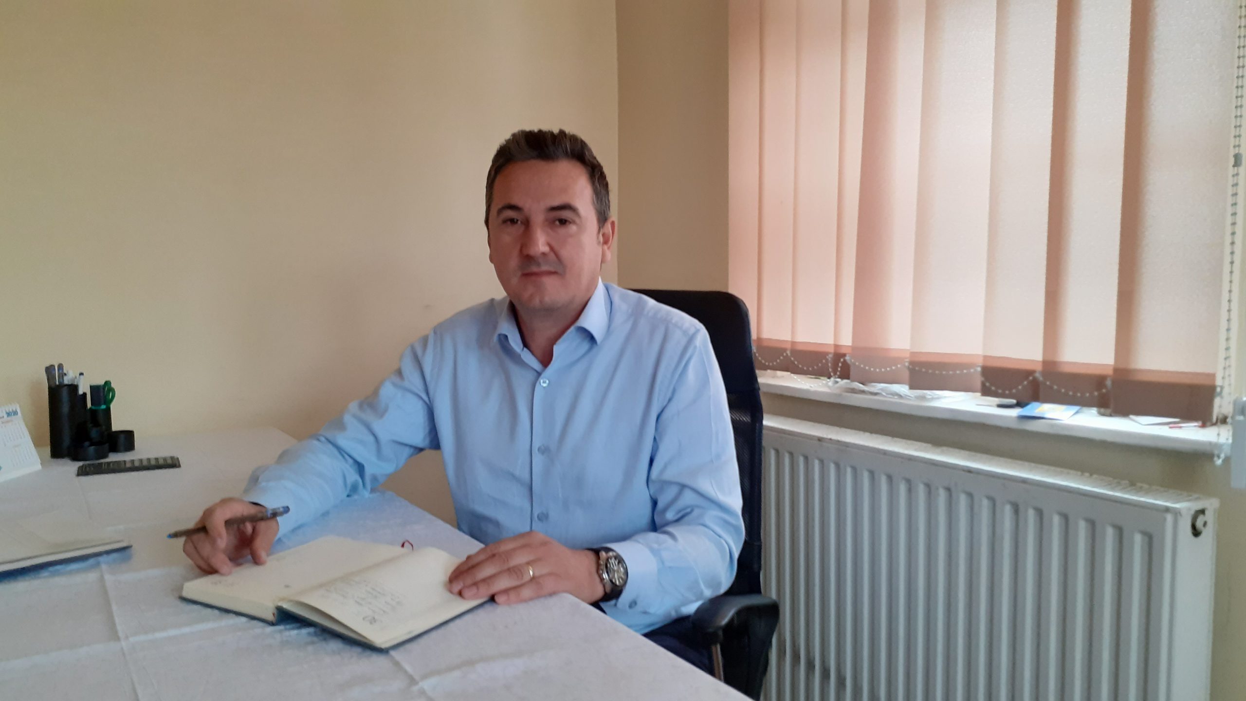 Primarul Constantin Catrina rezolvă problemele legate de debitul apei din localitate