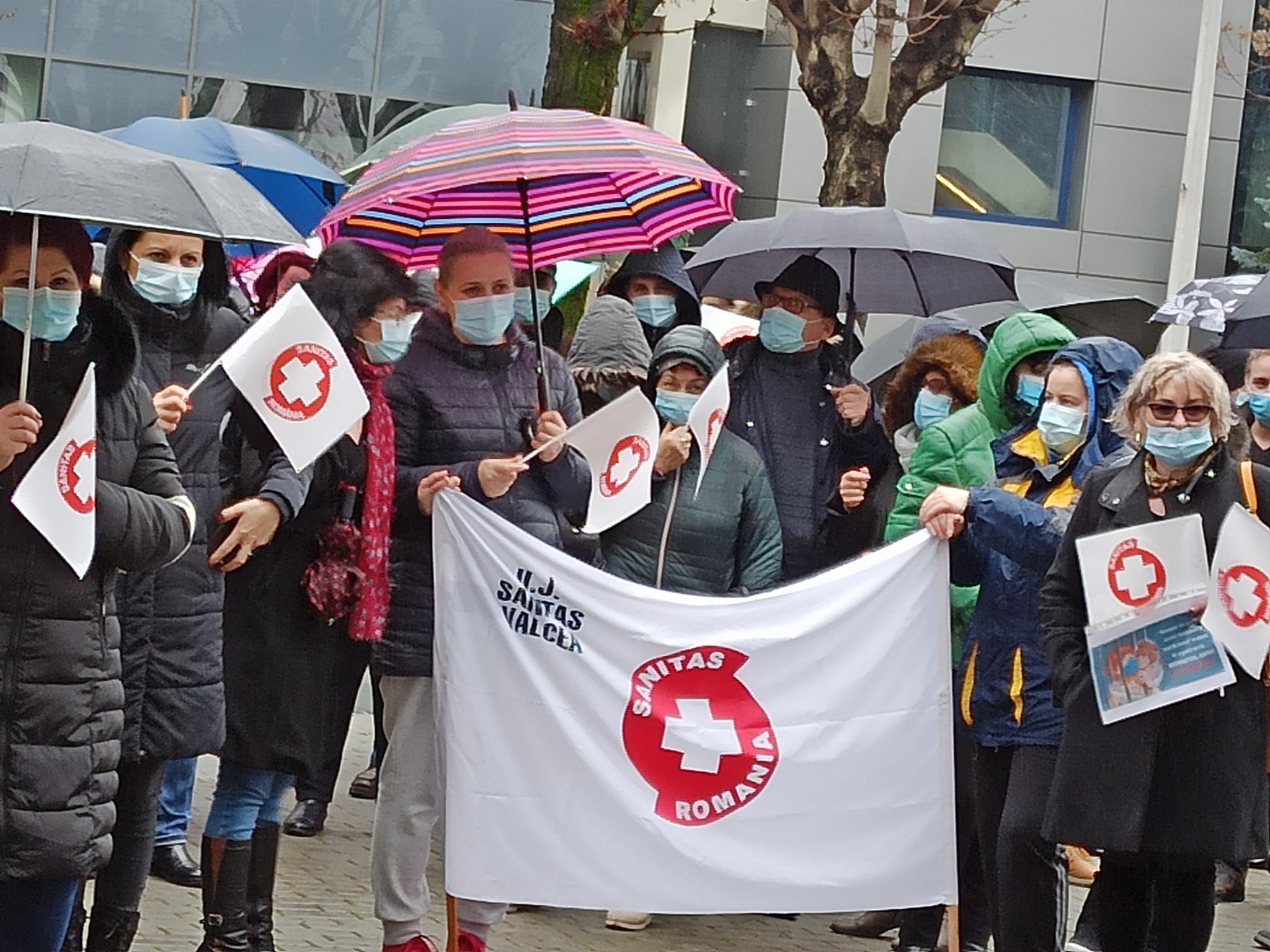 Protest al USJ Sanitas în fața sediului prefecturii