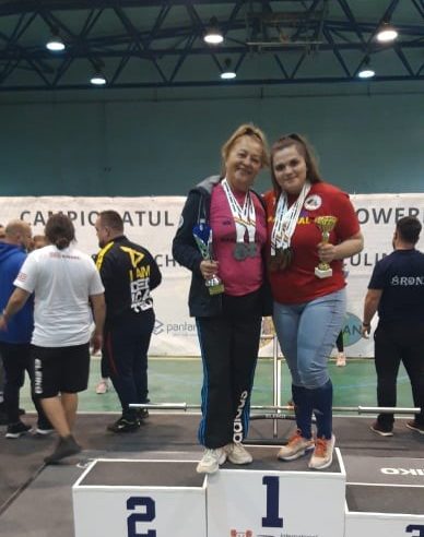 Dabu și Olah, medaliate la campionatul de powerlifting