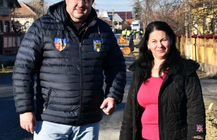 Asfalt pe DJ 645, pe sectorul Prundeni