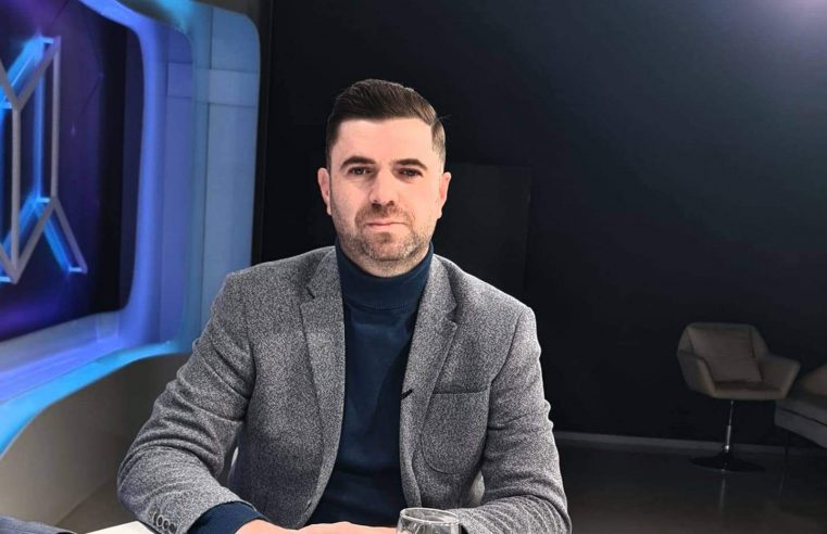 Lucian PAVELESCU (PNL): „Sunt convins că oportuniştii, oricare ar fi aceştia se vor exclude, mai devreme sau mai târziu, din Consiliul Local”