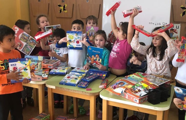 Peste 200 de elevi din Dăești beneficiază de o masă caldă