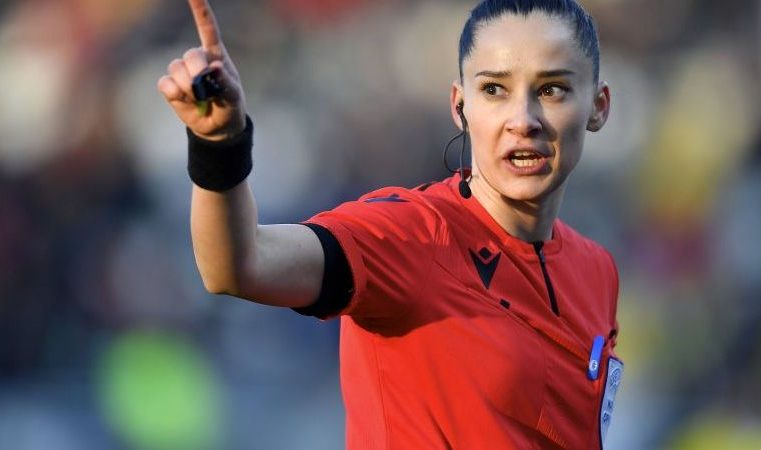 Arbitrul vâlcean Iuliana Demetrescu a debutat la Liga 1 și va merge la Europeanul feminin din Anglia