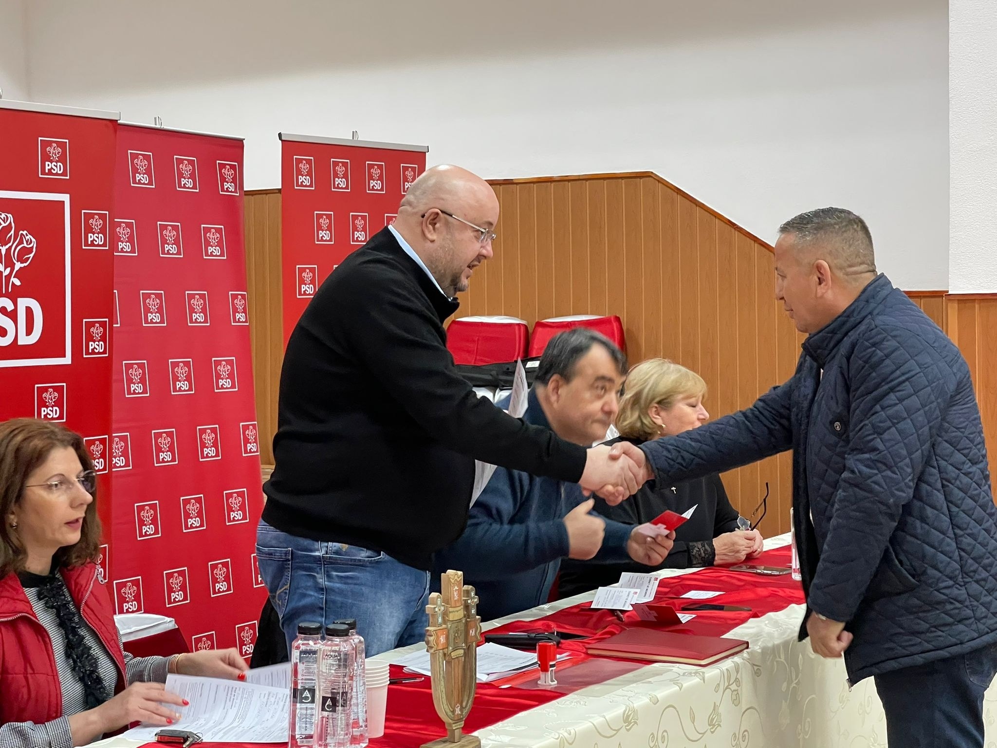 Ședință PSD în comuna Stoenești: Noi membri s-au alăturat partidului social-democrat