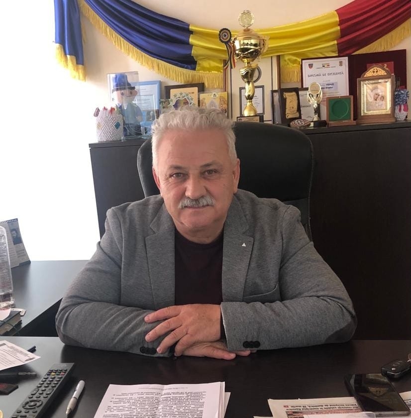 Primarul orașului Băbeni, Ștefan Bogdan, atrage fonduri europene de milioane de euro destinate educației și răspunde nevoilor tinerilor din localitate