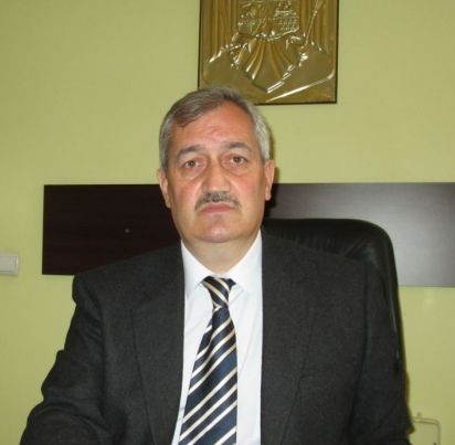 Primarul orașului Horezu, Nicolae Sărdărescu, semnează contracte de finanțare prin PNRR pe bandă rulantă