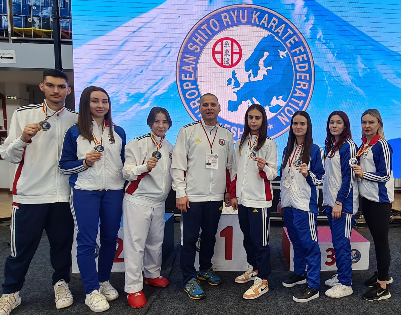 Karateka de la CS Chimia au impresionat la Campionatul European Shito Ryu – Cinci medalii pentru elevii lui Paul Dinu