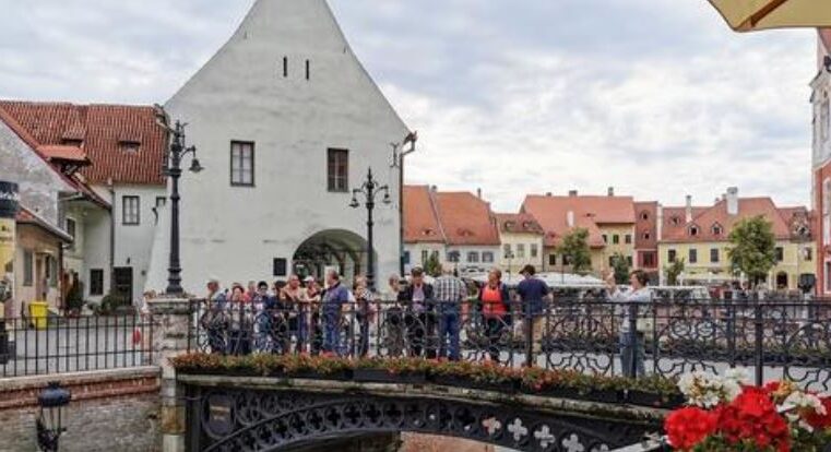 Un ziarist din Sibiu spune că oltenii au „spurcat” orașul | Articol xenofob la adresa oltenilor care au „năvălit” în orașul vecin