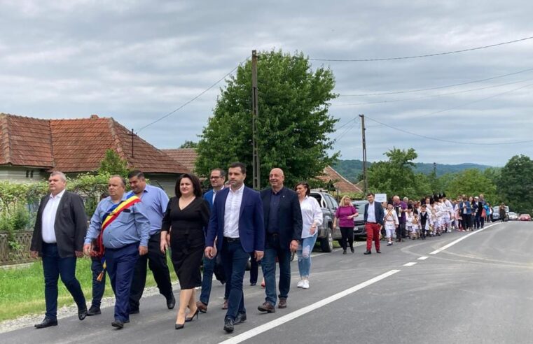 Căluşul, singurul obicei viu intrat în patrimoniul imaterial UNESCO, a însufleţit Rusaliile, la Șirineasa