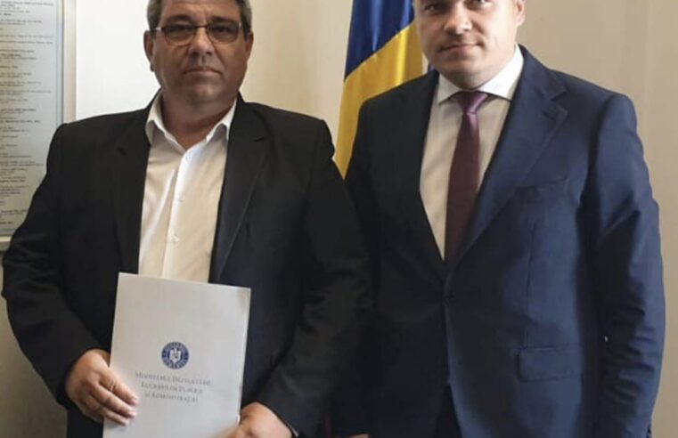 Primarul Gabriel Năstăsescu a semnat contractul de finanțare pentru asfaltarea drumurilor din localitate și construirea unei punți peste râul Lotru