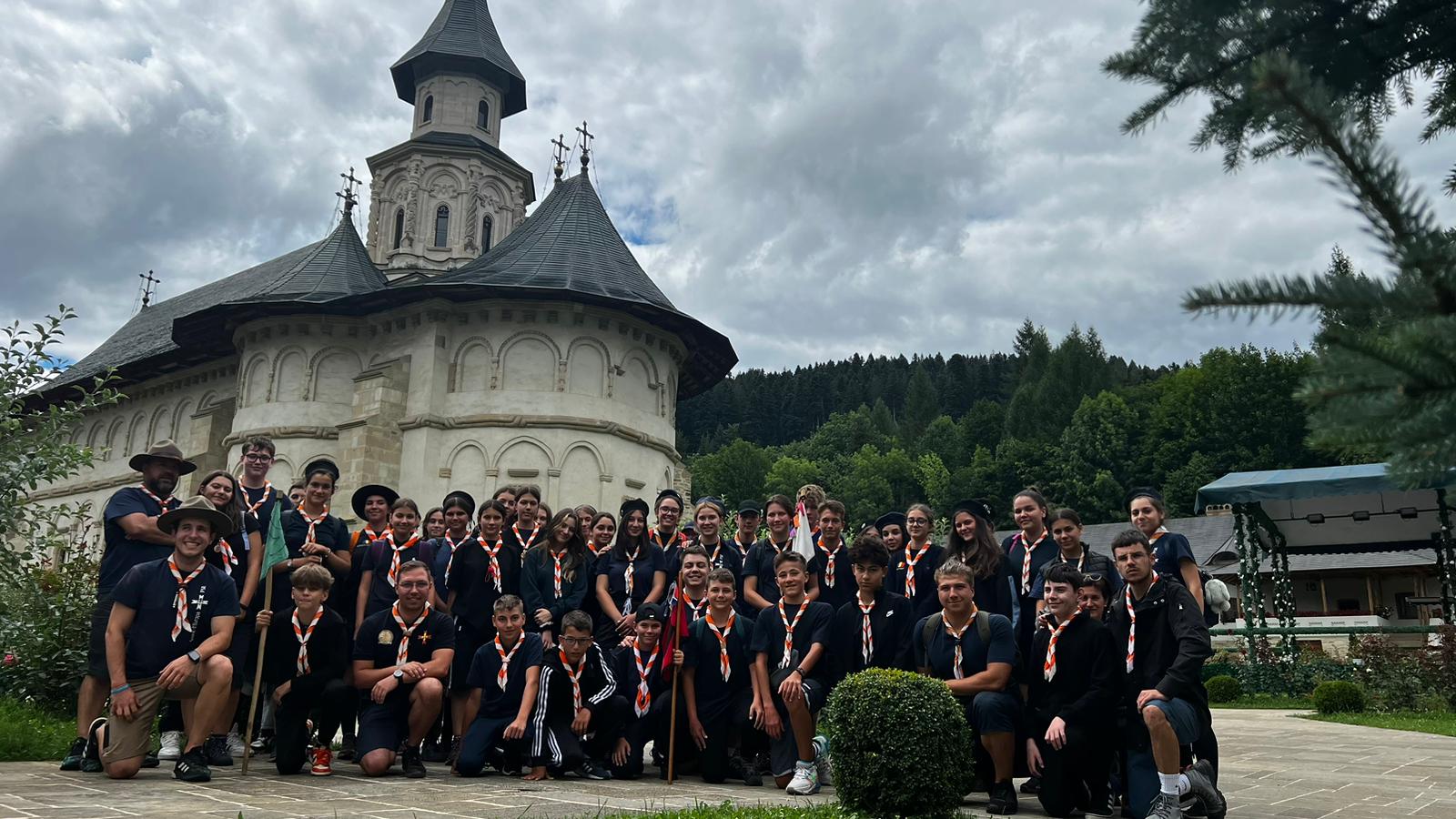 Din Vâlcea, până la închisoarea din Sighet | Cercetașii râmniceni, în pelerinaj prin Bucovina și Maramureș