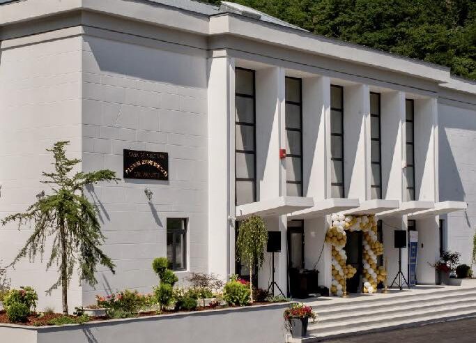 Un eveniment de excepție – Festivalul Național de Satiră și Umor ‘Povestea Vorbei’ la Casa de Cultură ‘Florin Zamfirescu’ din Călimănești