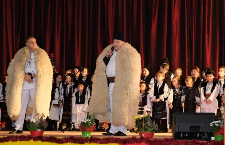 Spectacol magic la Băbeni: „În Așteptarea Lui Moș Crăciun” a atras zeci de copii talentați pe scena Casei de Cultură „Dragoș Vrânceanu”