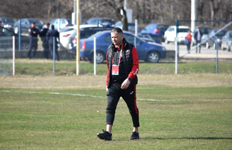 Punct mare pentru Flacăra cu Roșiori. Olarii au jucat în inferioritate numerică