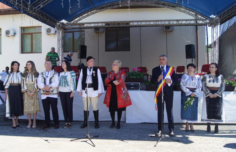 Tradiții și strălucire la a 52-a ediție a Horei Costumelor la Pietrari