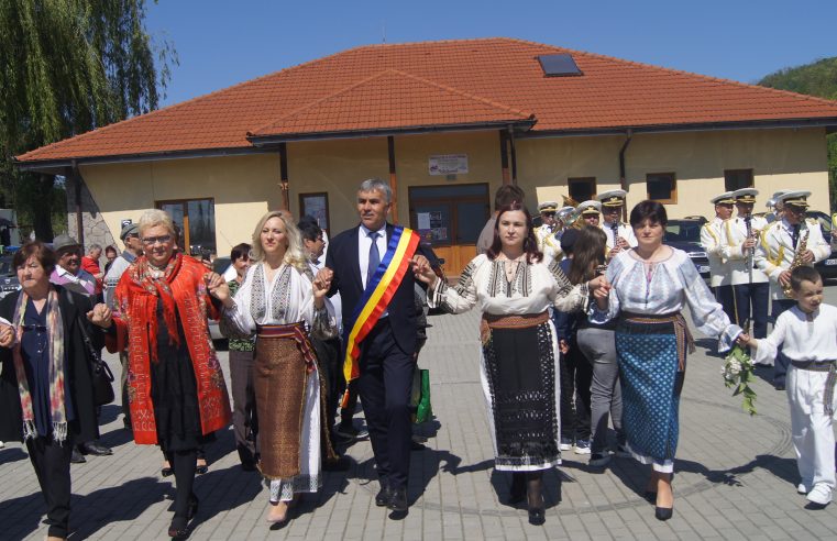 „Hora costumelor” revine la Pietrari cu ediția a 54-a, aducând pe scenă portul popular, parada tradiției și un program artistic care adună zeci de localități din Vâlcea