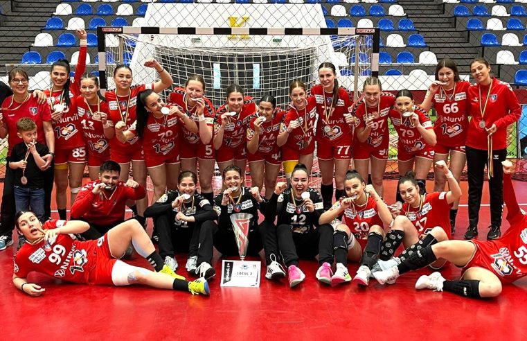 Fetele de la SCM Râmnicu Vâlcea, vicecampioane naționale la tineret. Sezon excelent pentru echipa Miei Rădoi