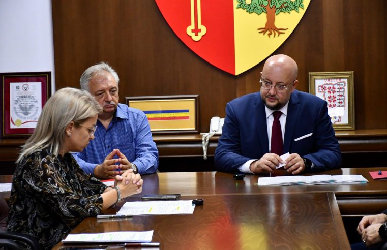 Mobilier nou pentru 28 de laboratoare de știință din școlile vâlcene