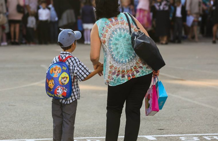 Început de an școlar în România: când sărăcia e invizibilă pentru politicieni, dar nu pentru copiii care o trăiesc