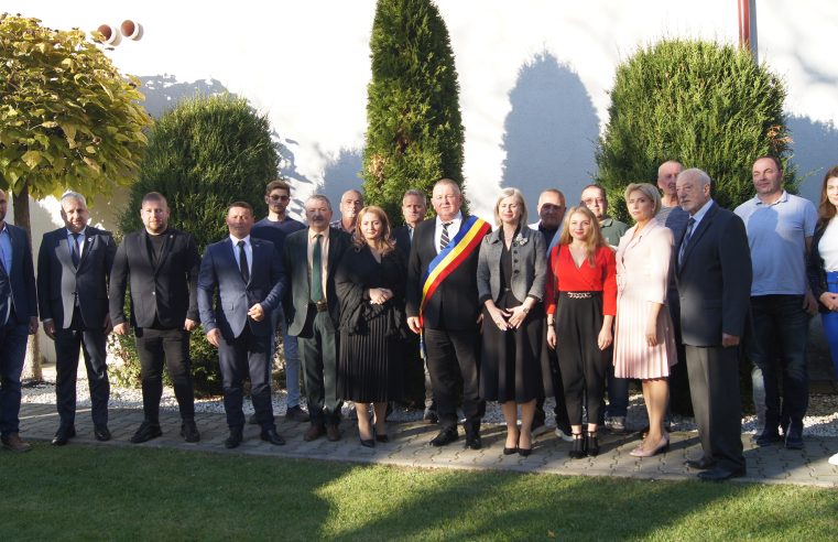 Primarul din Vlădești, Adrian Cosac, a fost învestit din nou în funcția de primar