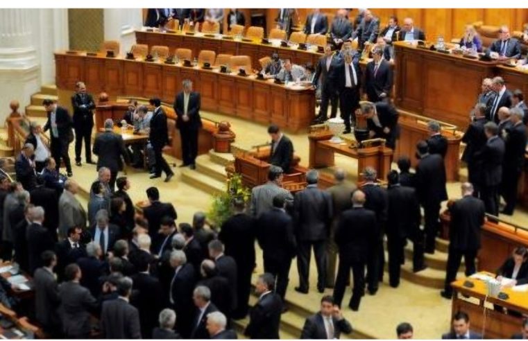 Deconectarea totală: clasa politică trăiește într-o lume paralelă