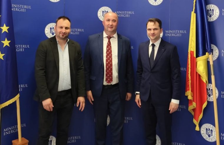 La Băile Olănești se montează „oglinzi” care vor produce curent pentru oraș