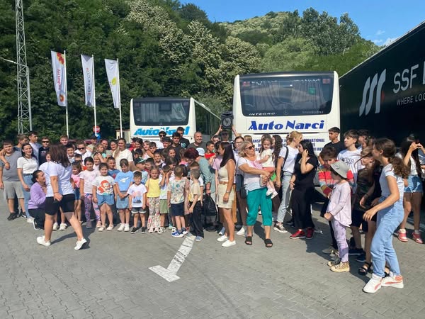 La Drăgoești, copiii învață și dincolo de manuale. Excursii, picnicuri și multe alte planuri frumoase pentru ei