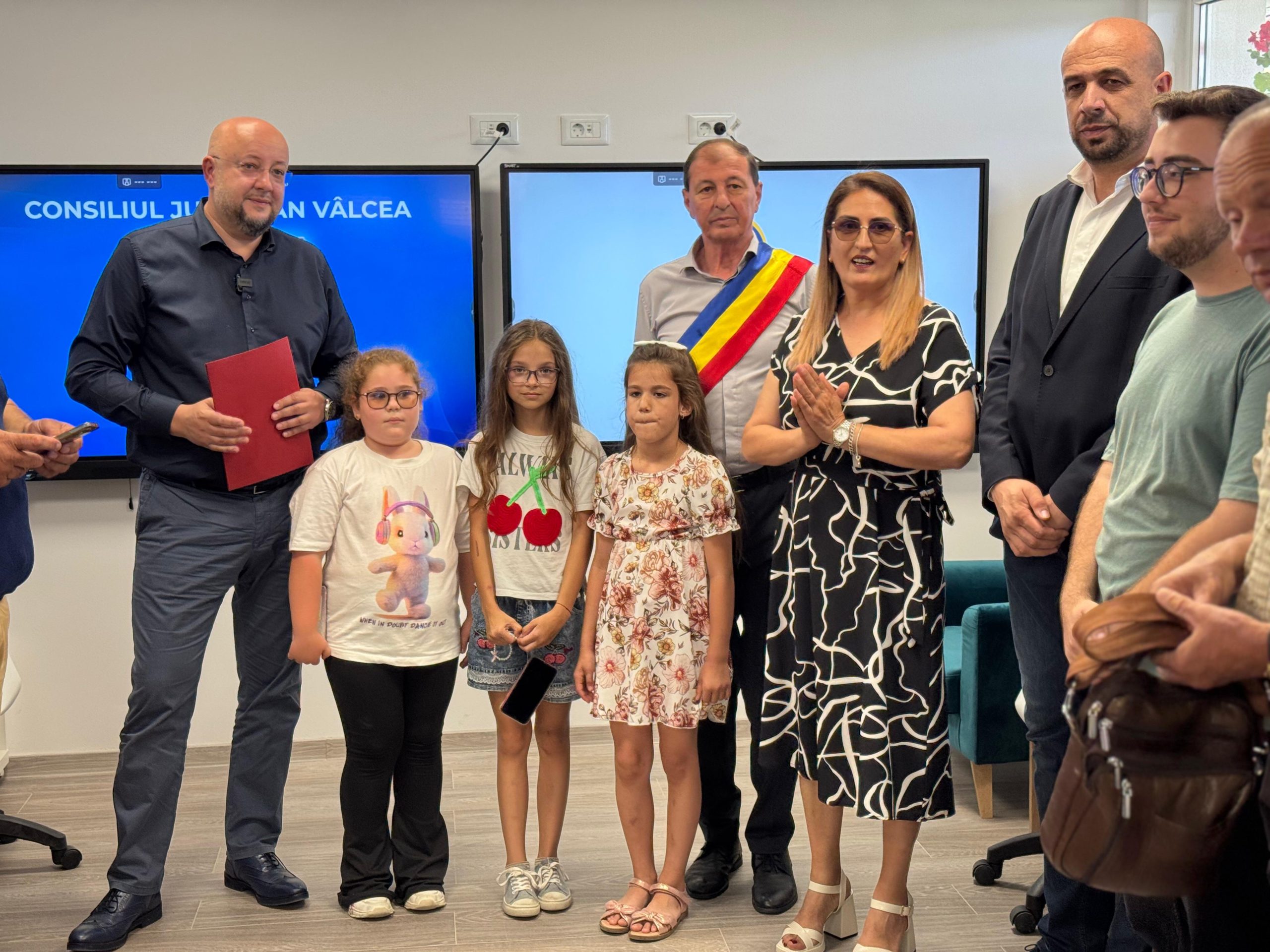 Comuna Bunești are acum o bibliotecă ca-n filme: table inteligente, imprimante 3D și spațiu pentru copiii mici