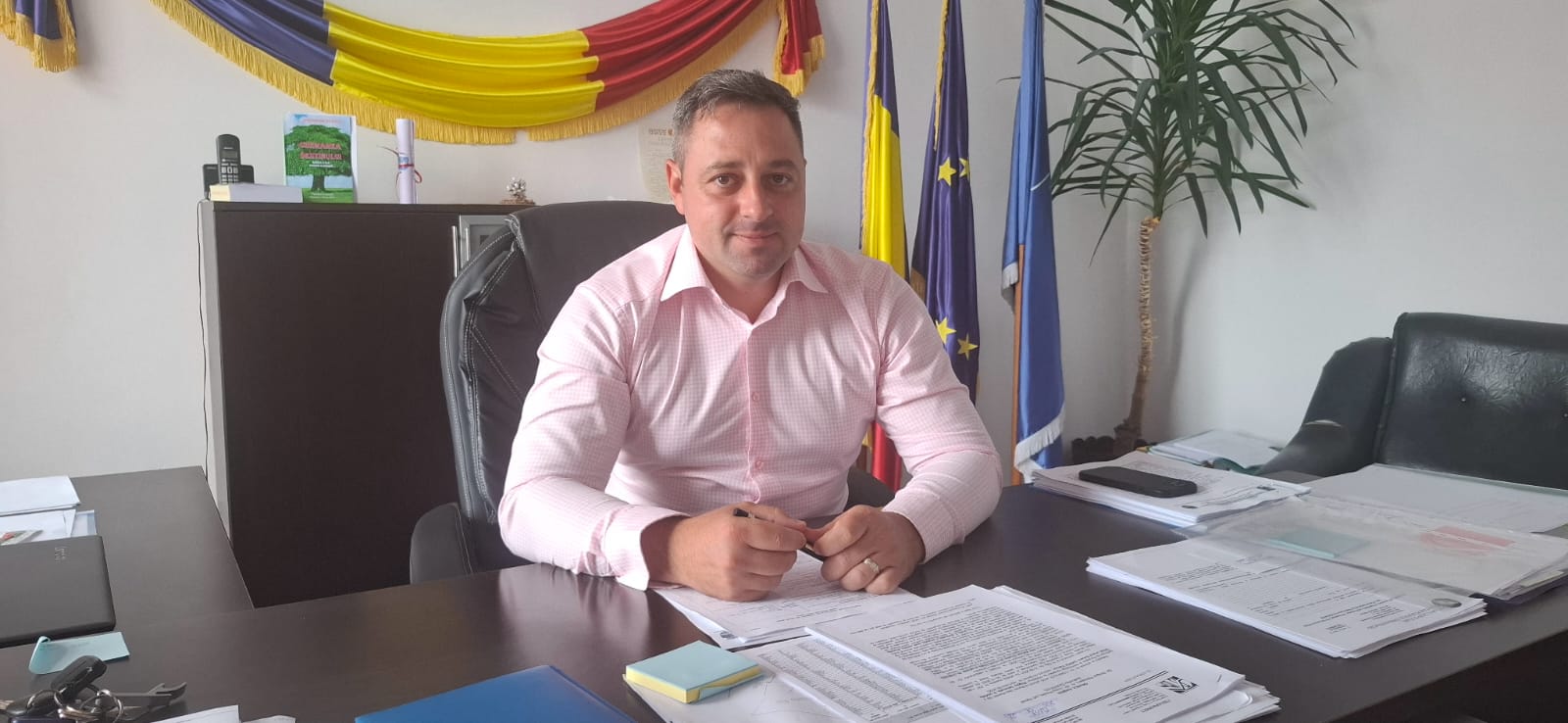 La Băbeni: blocuri noi pentru tineri, zeci de străzi asfaltate, rețea extinsă de gaze și oaspeți polonezi la marea sărbătoare din toamnă