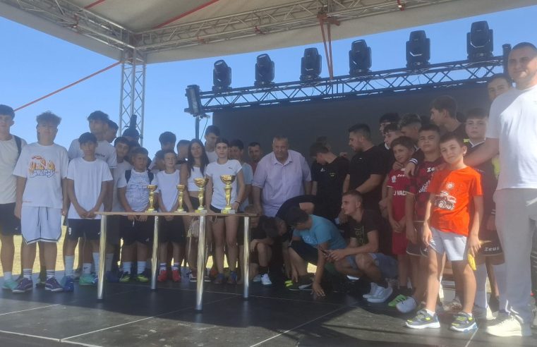 Copiii au deschis sărbătoarea, muzica a ținut ritmul, iar primarul Dorinel Boncan a fost gazda unei zile de neuitat la Drăgoești