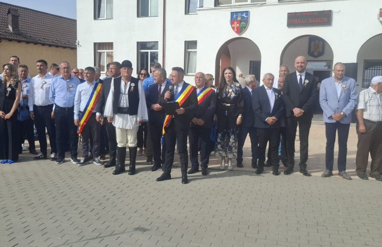 Toamna a adus din nou sărbătoare la Băbeni, prin festivalul „La Izvorul Dorului”