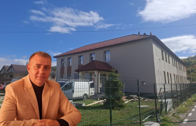 La Berislăvești – modernizare cu o mână și austeritate cu cealaltă. Primarul Nicolae Popescu: „Fiecare concediere rupe o familie”
