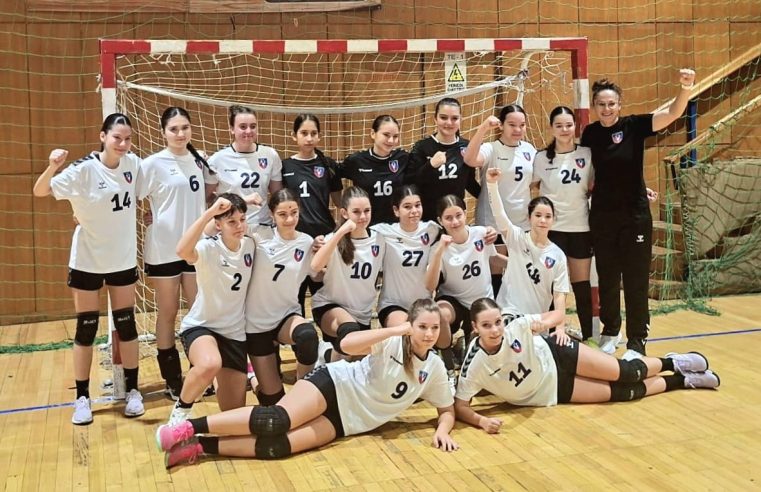 Handbal feminin / Victorii în deplasare pentru junioare 1 și 3 de la SCM. Echipele vâlcene sunt lidere