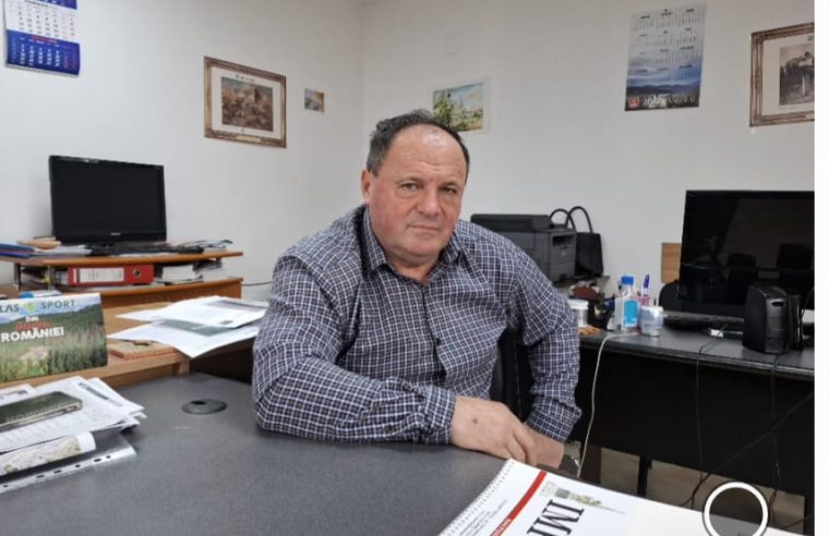 Tăieri din pix și ordine de la centru: primăriile de comună, prinse între presiuni bugetare și obligații tot mai mari. Toma Ciolacu avertizează: «Reforma nu se face din pix»