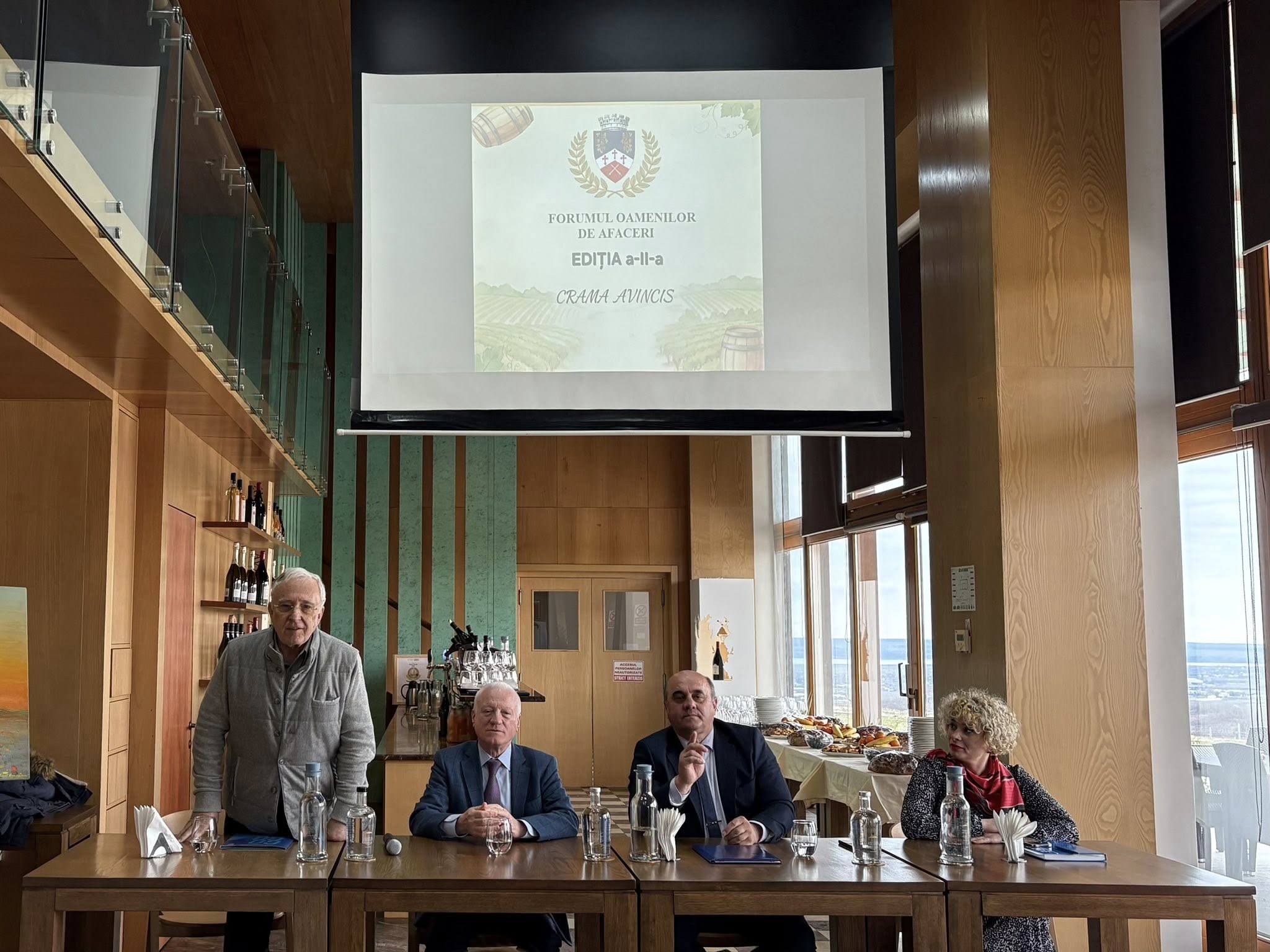 Drăgășani, gazda celei de-a doua ediții a Forumului Oamenilor de Afaceri, a reunit reprezentanți ai finanțelor țării și antreprenori din Oltenia.