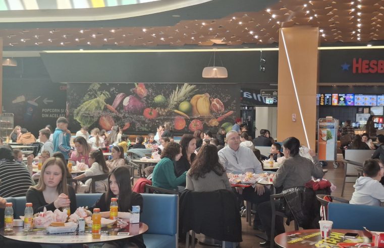 Copiii din Drăgoești, o zi altfel în vacanță: film, mall și bucurii simple. Dorinel Boncan: «Dacă putem să le oferim o amintire frumoasă, eu cred că merită»