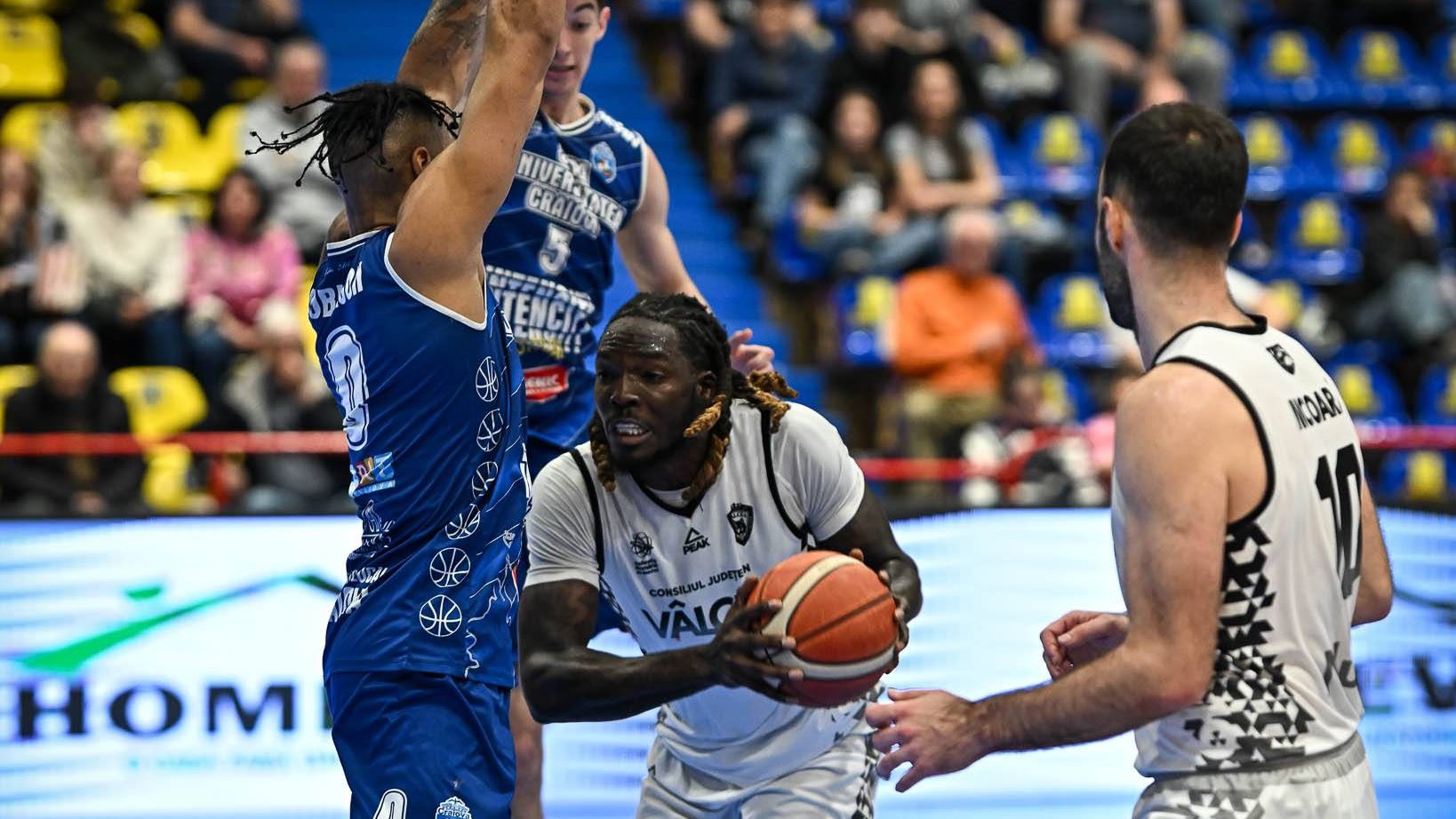 Victorie de aur pentru ”lupii negri” la Pitești. Se vede play-off-ul!