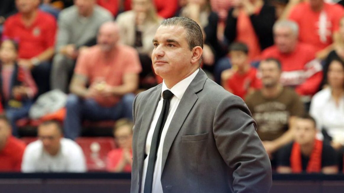 CS Vâlcea mută pe banca tehnică. A adus un antrenor cipriot!