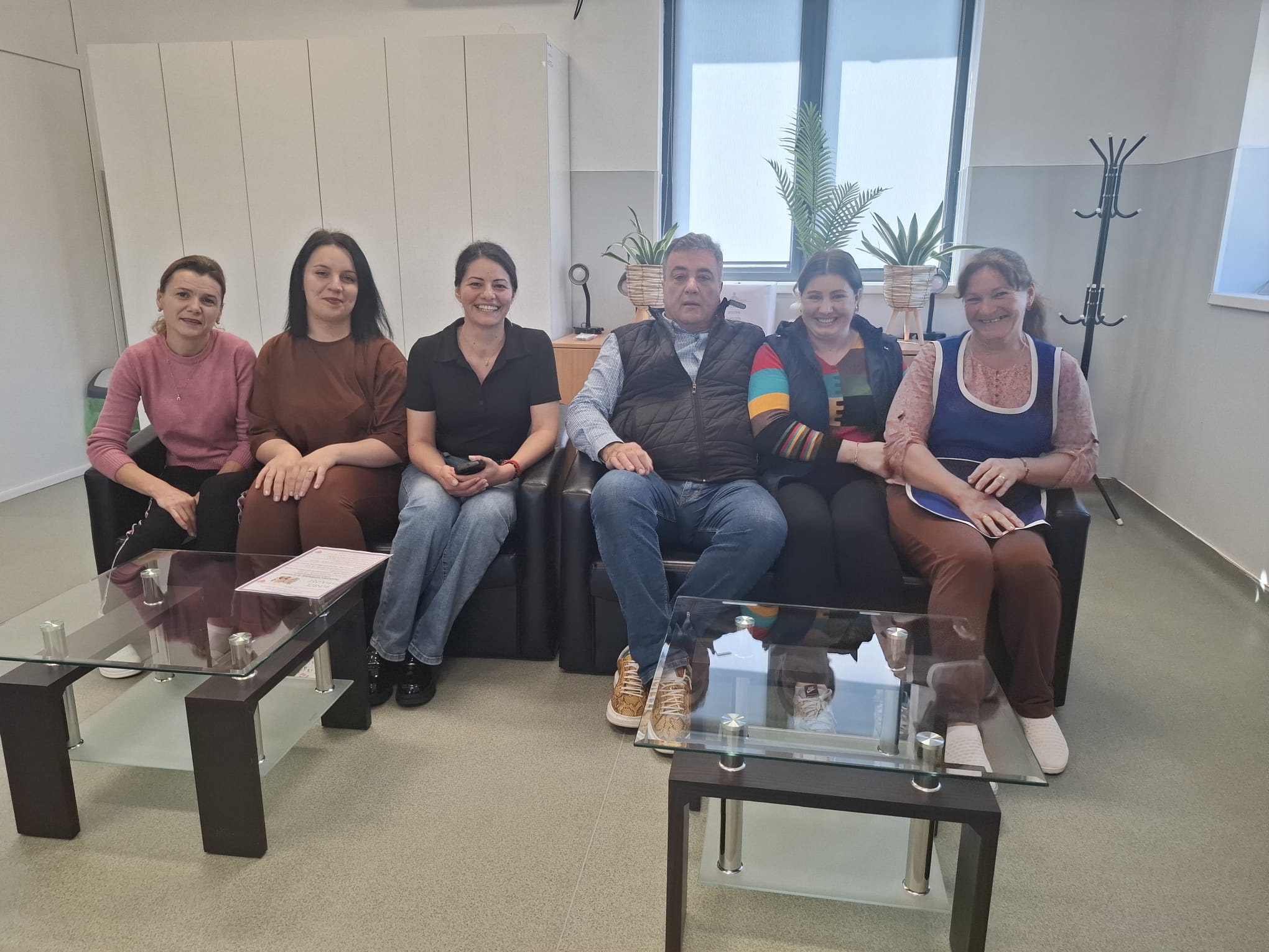 La Lungești s-a deschis Centrul pentru seniori „Sfânta Maria”, locul unde singurătatea se transformă în bucurie, iar dorința de a trăi între oameni aduce prietenie, povești și liniște sufletească