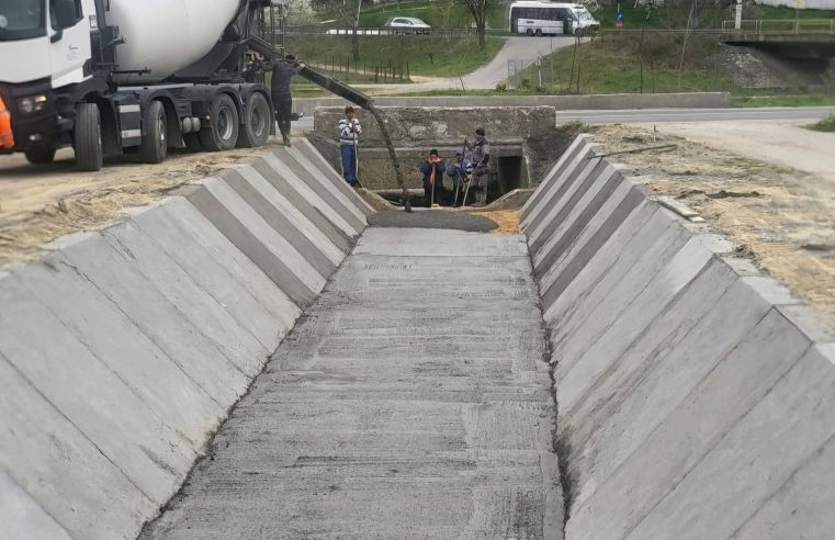 Primarul Adrian Mitrache explică stadiul lucrărilor de la Pârâul Cârciumii și al asfaltărilor din Golești